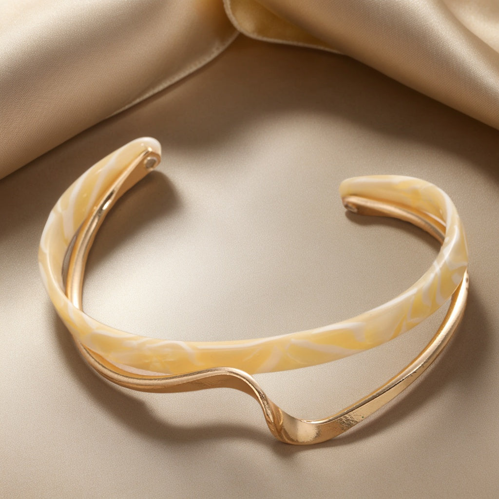 Mother-of-Pearl Twisted Zircon Gold Bracelet