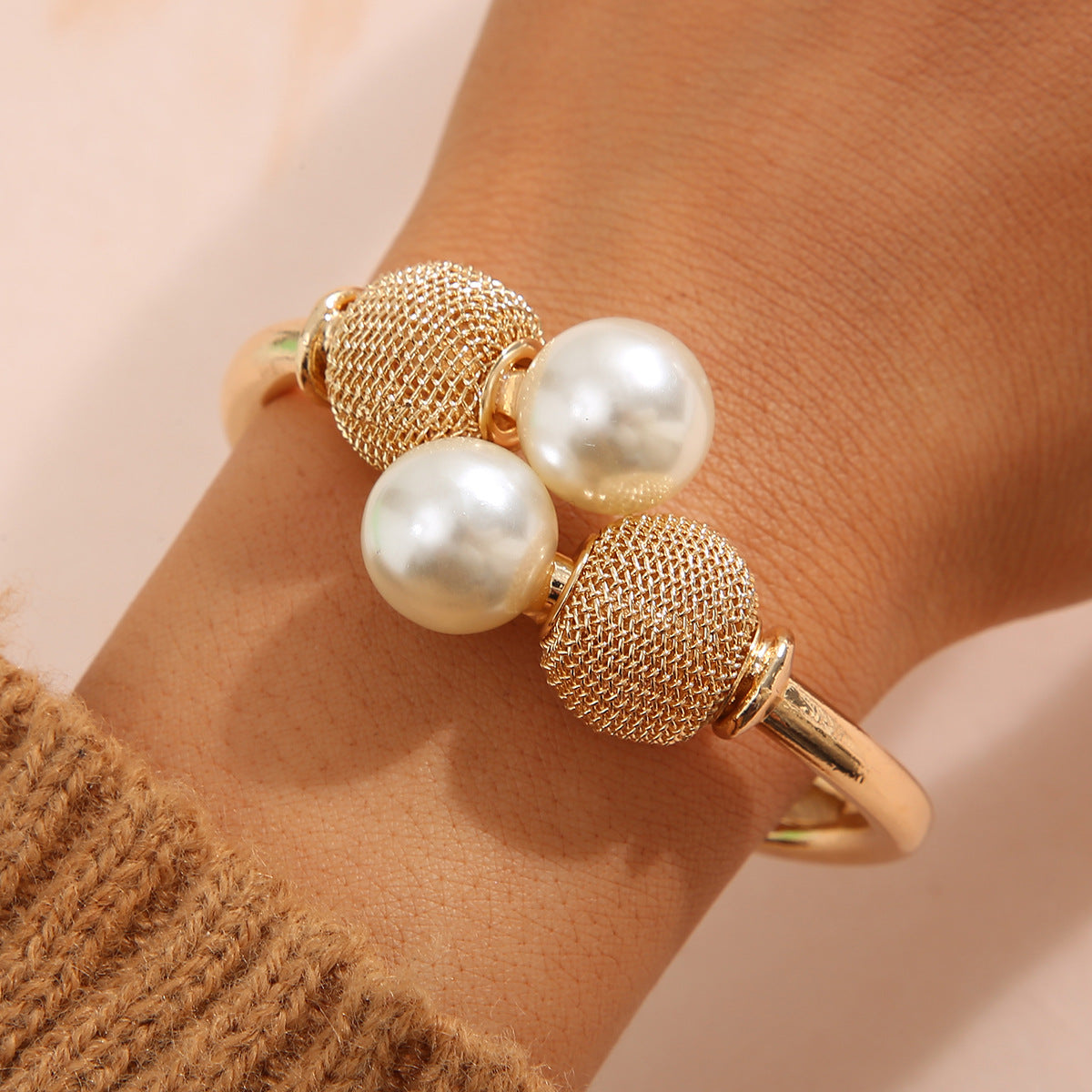 Vintage Pearl Alloy Open Bracelet