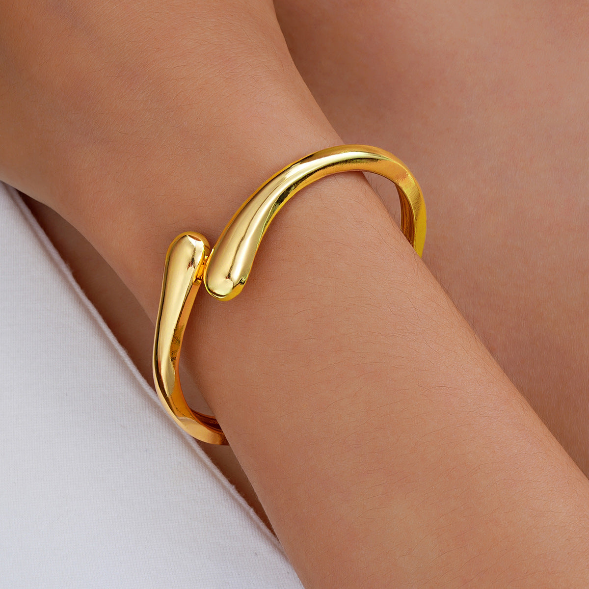 Waterdrop Metal Open Bracelet with Polished Finish